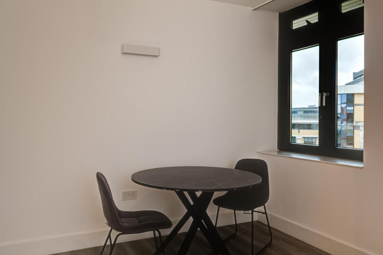 Appartement Charles Hope London Brentford Extérieur photo
